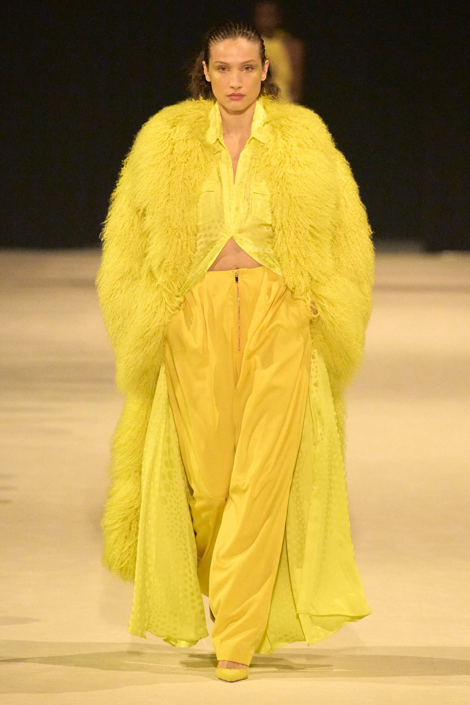 At Christopher John Rogers Resort 2024, elegant pants with cargo pockets and a monochrome look on the ground.