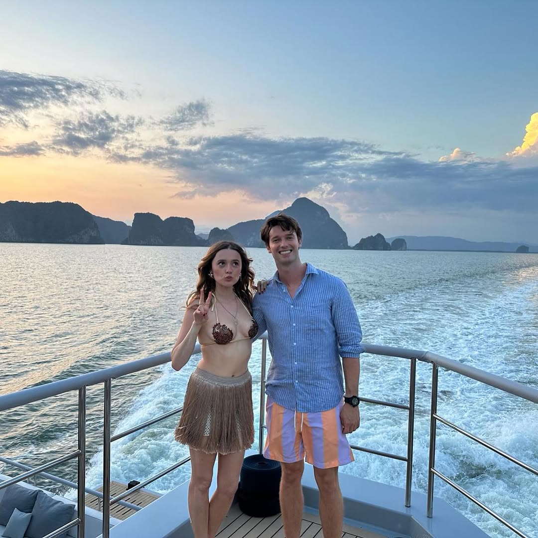 Aimee Lou Wood and Patrick Schwarzenegger White Lotus 3