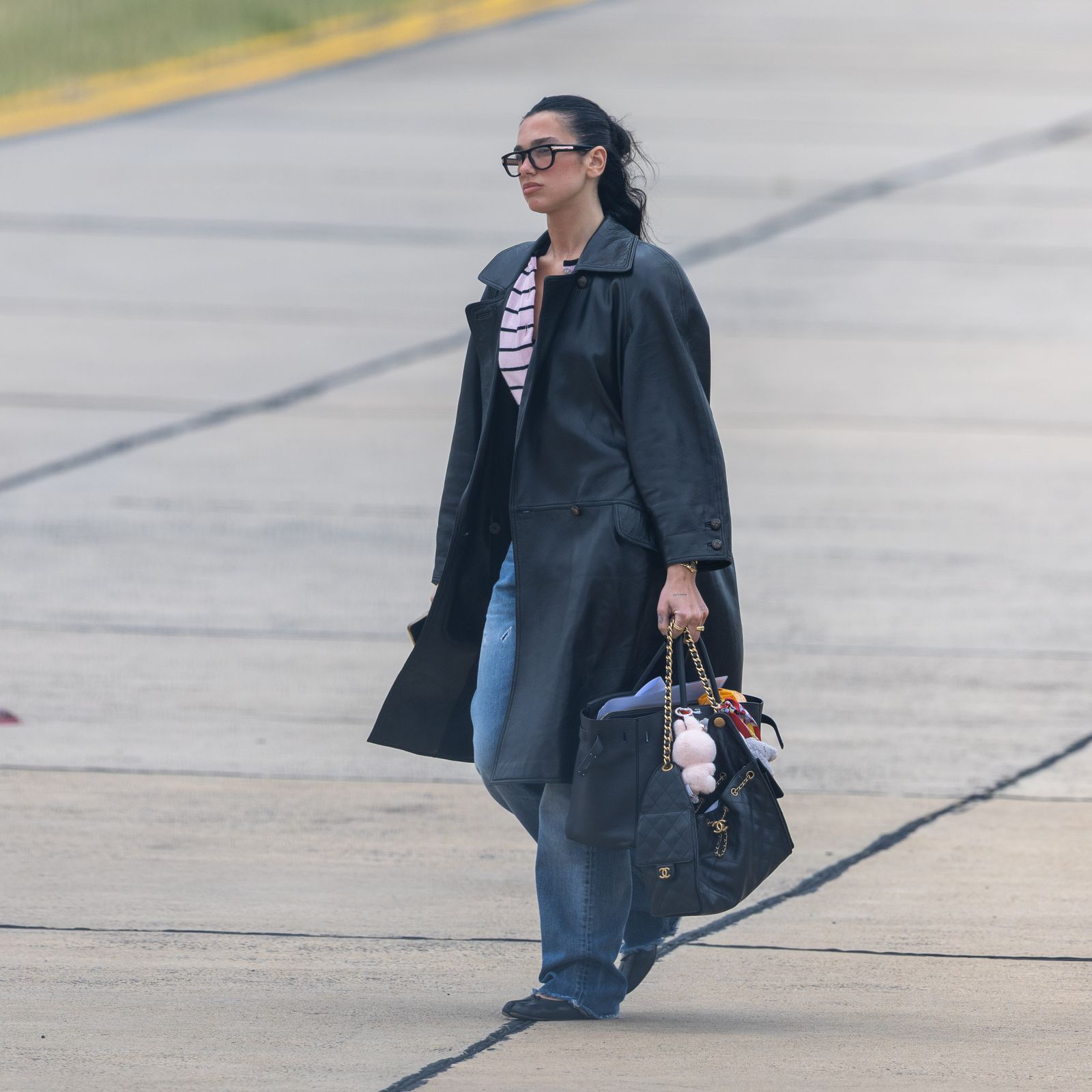 Exclusive jet pop superstar Dua Lipa discovers crossing the apron and boarding a private jet to fly out of Melbourne...