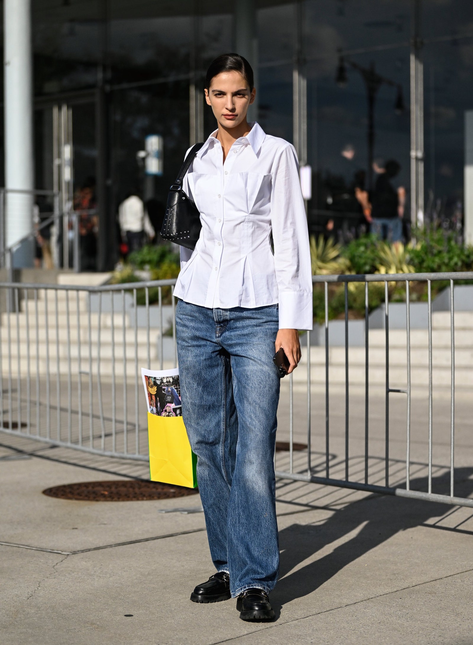 mocasines con jeans rectal en entencia deotoñoinvierno2024.