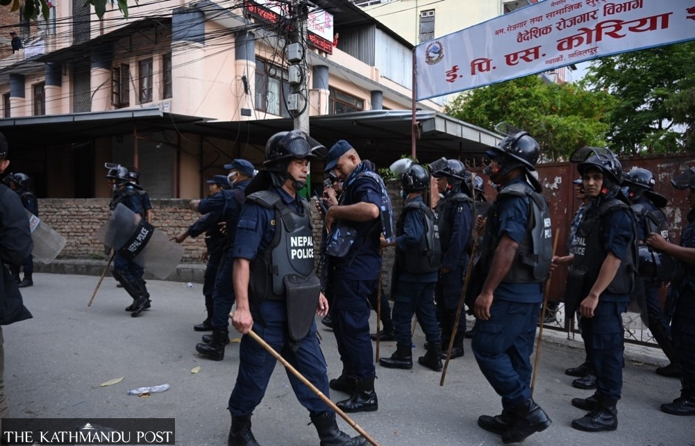 Police station in Gwarko, Nepal directs protesters; photojournalist abuse