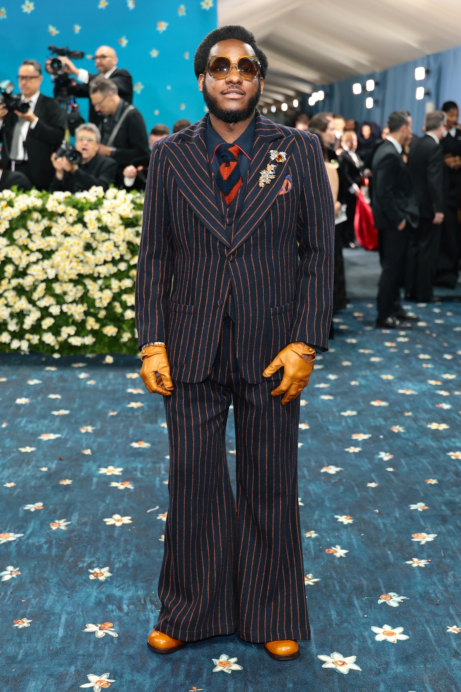 Images may contain Leon Bridges Bohdan Khmelnytskyi La Parka Man Standing Clothing Gloves Formal Wear and Suit