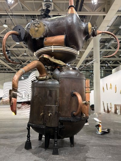 Large-scale sculpture consisting of various industrial machines in perfume factories.