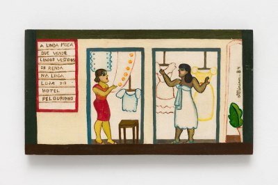 A painting showing two women trying on clothes in a dress shop with text in Portuguese at left. 