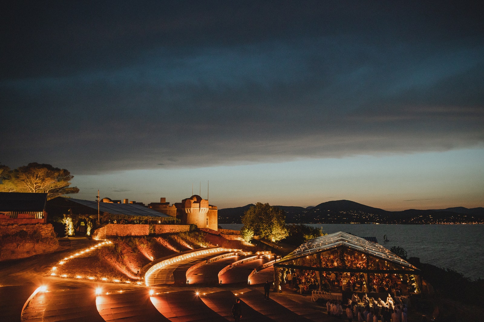 Images may contain architectural architecture and domes