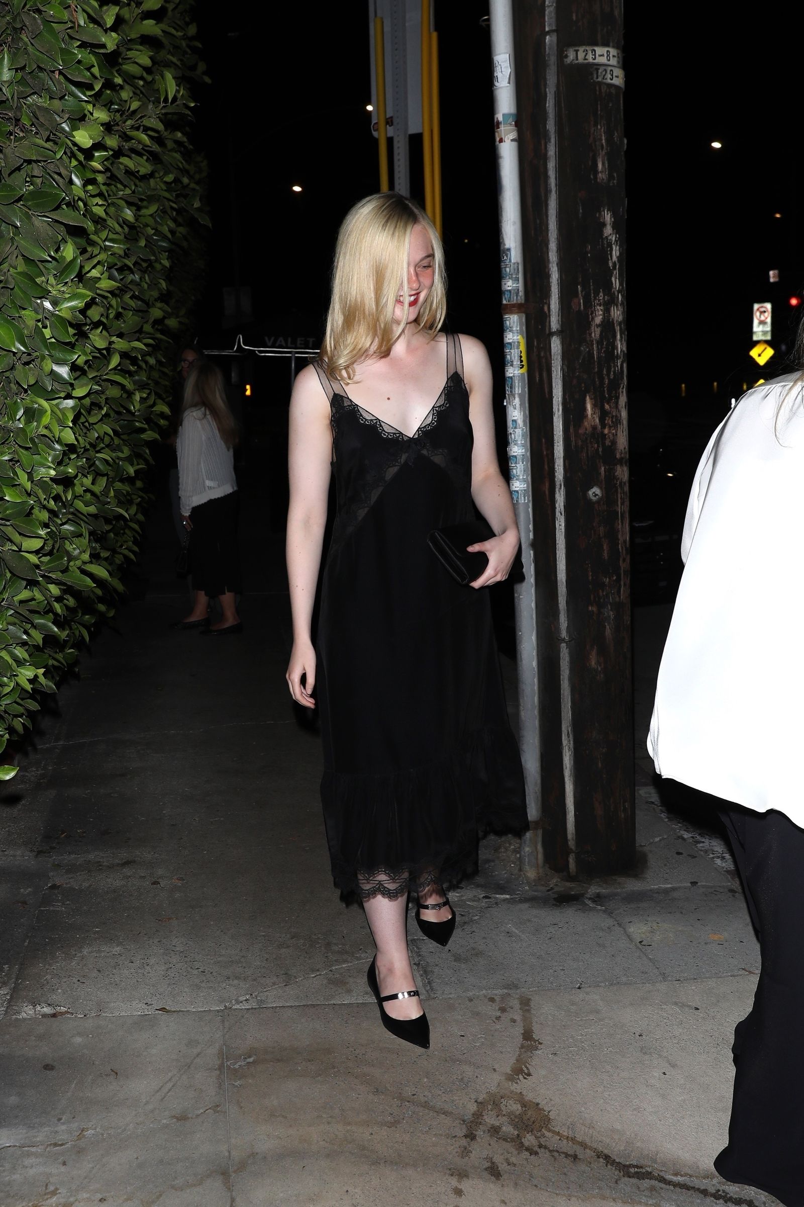 Sister Elle and Dakota Fanning