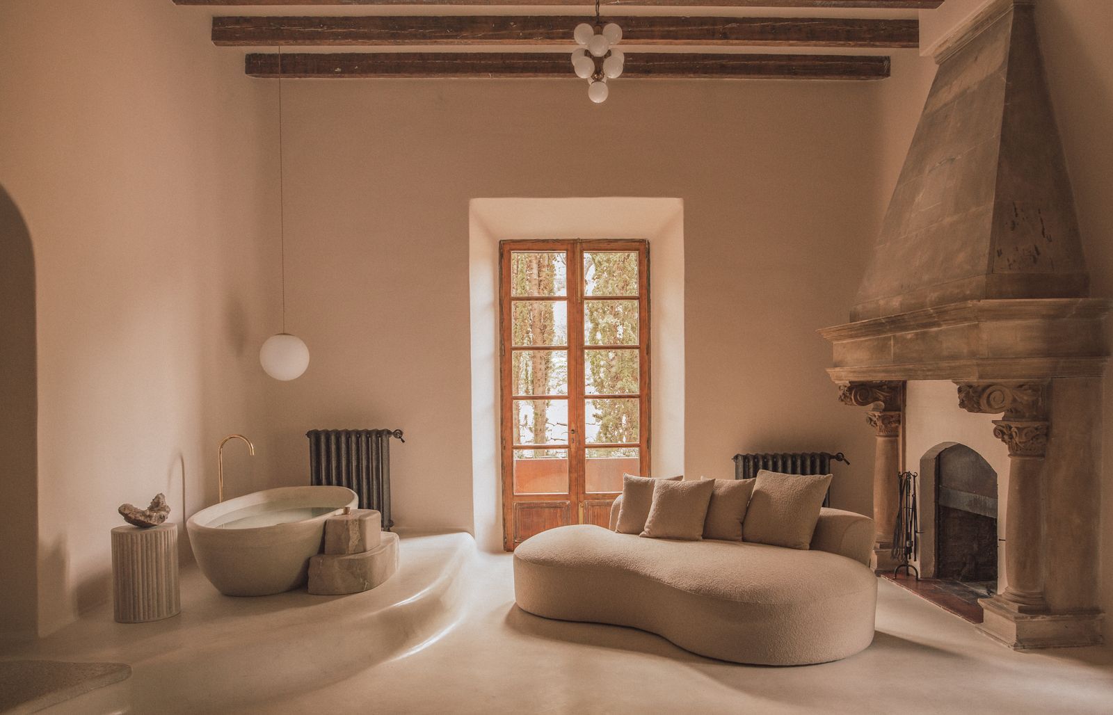 This Artistrun Mallorca hotel provides flowers for the agricultural movement