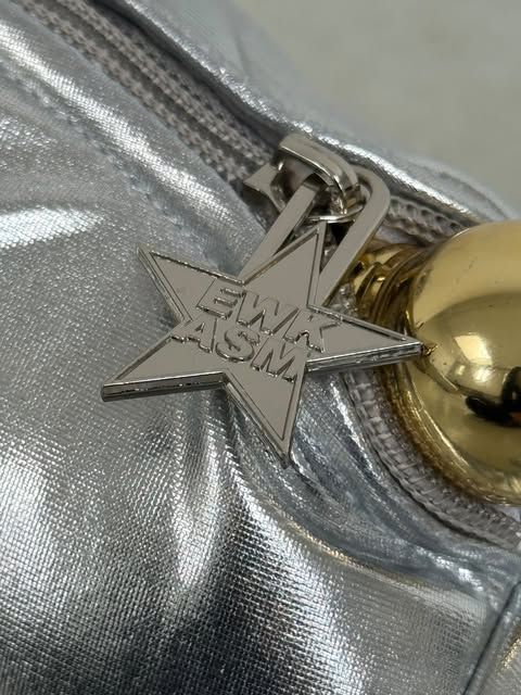 Images may contain accessories and symbols