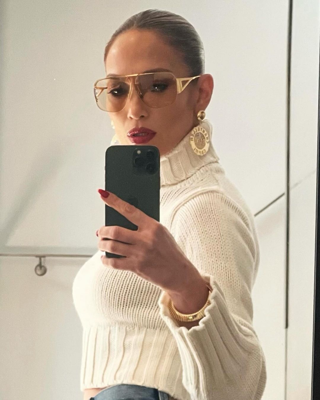 Jennifer Lopez nails
