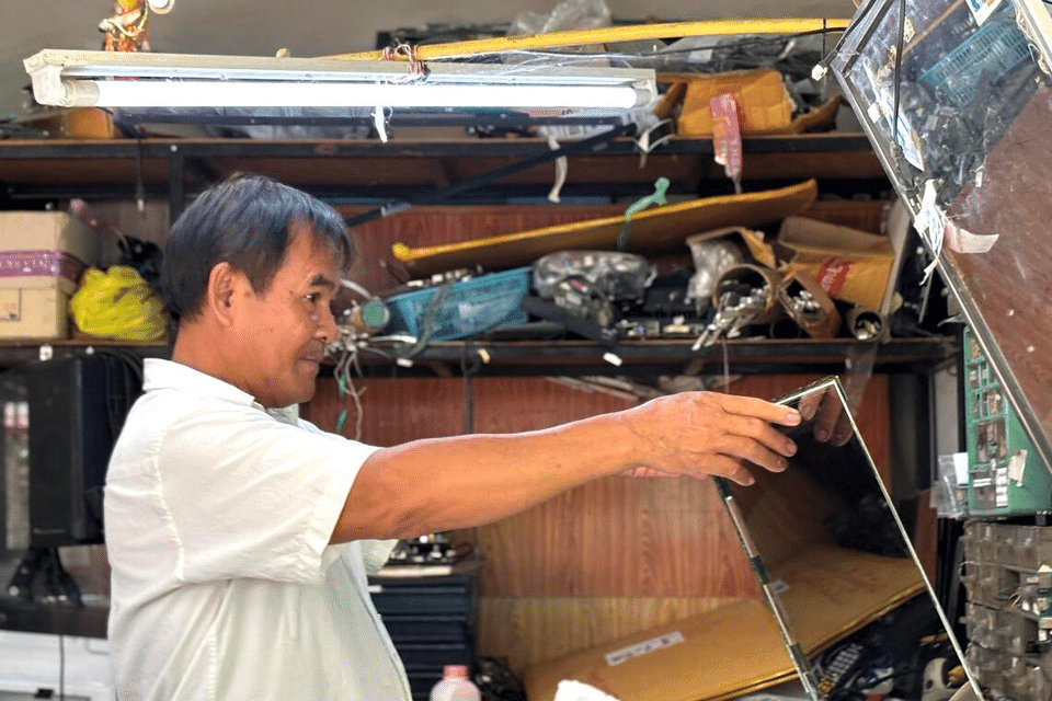 In the heart of Thailand's rural heartland, former Taksin loyalists calculate the cost of the country 