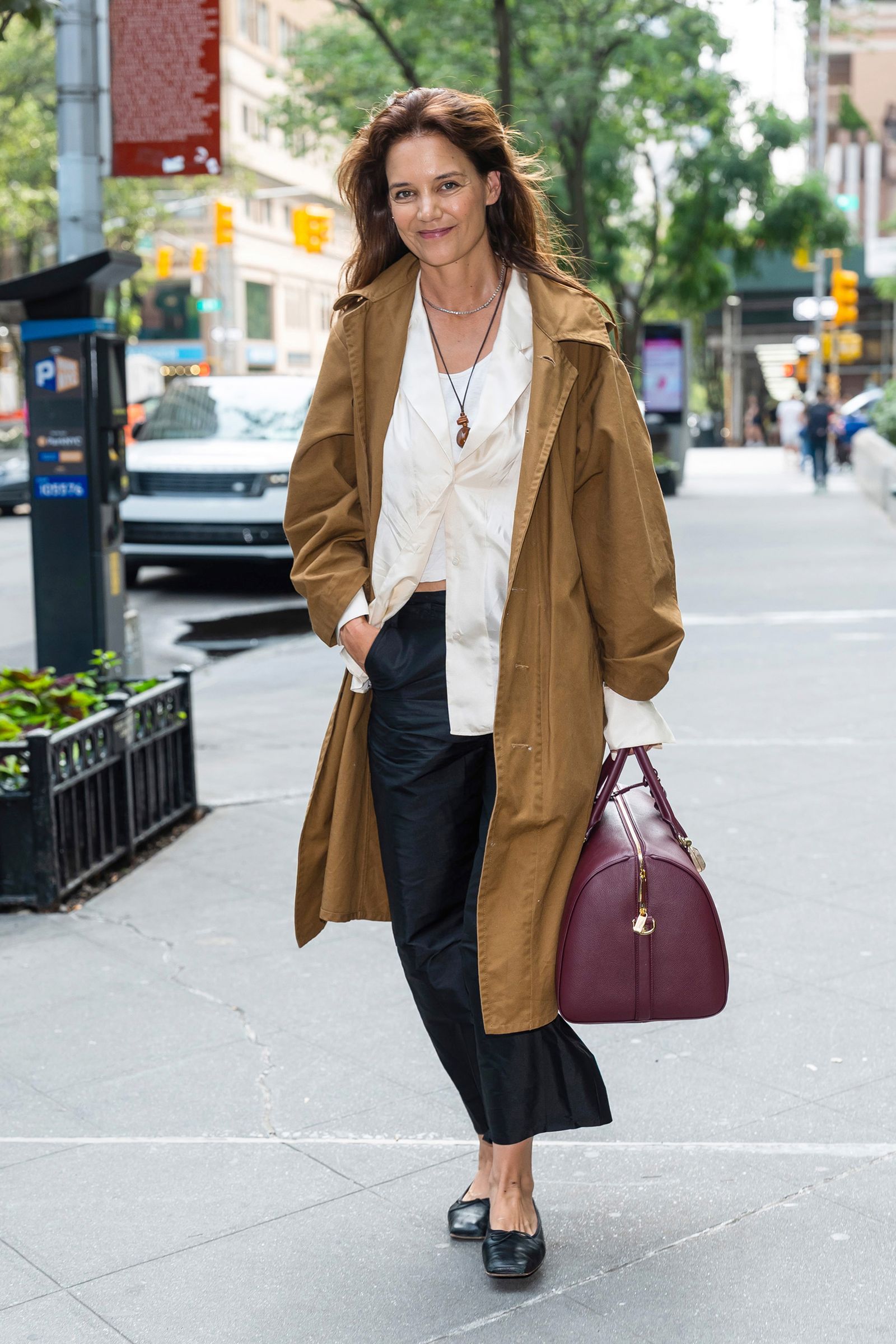 8 Best Black Apartment Clothing, Inspired by Celebrities in 2025