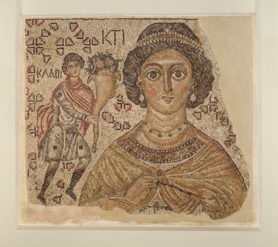 A mosaic showing a woman in a wrap beside a man in armor bearing a bouquet of flowers.