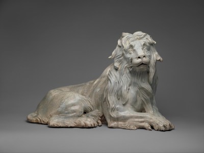 A statue of a lion.