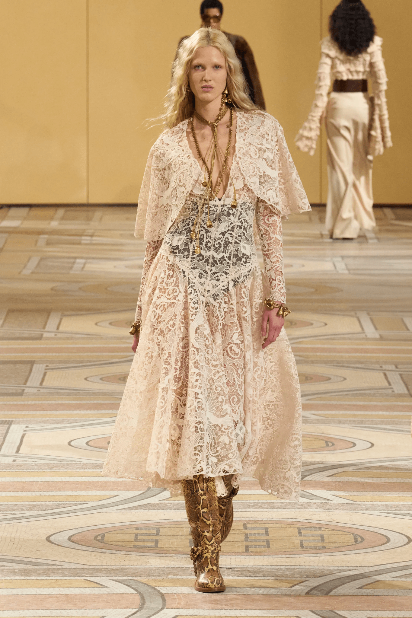 10 pieces of clothing and boots combo, all in autumn