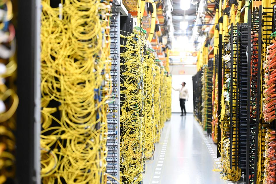 aws_data_center_interrior_4