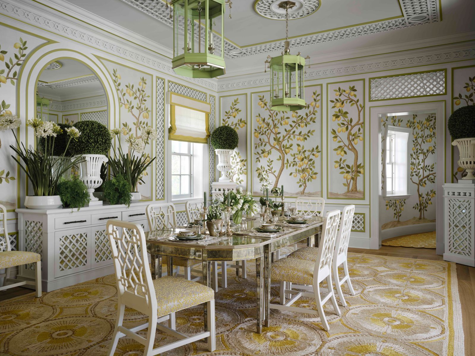 Coral House’s restaurant evokes Capri, with its embedded and hand-painted panels depicting De Gournay’s lemon tree.