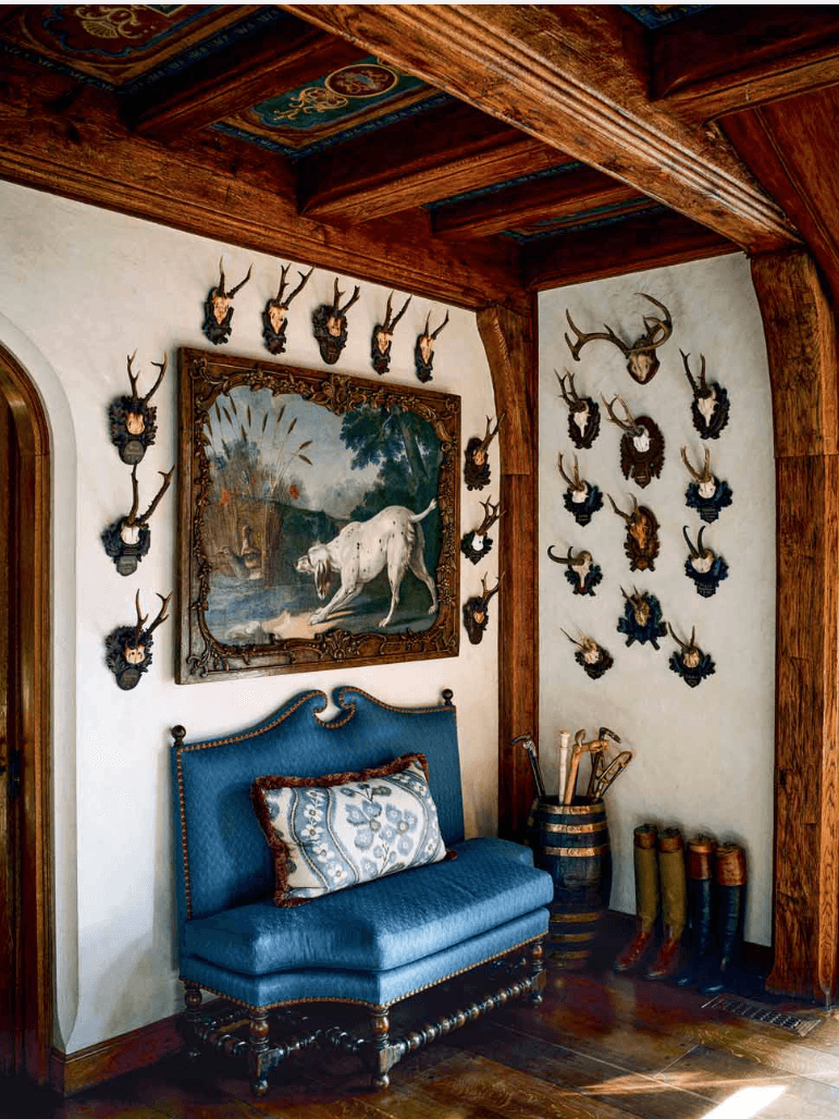 A series of Bavarian hunting trophys around a painting of the Round Mountain.