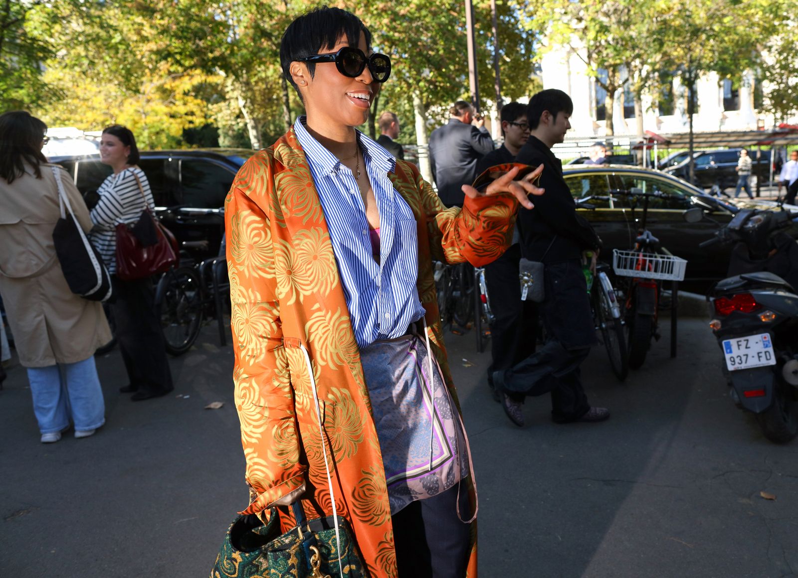 Paris Fashion Week proves that autumn street style is related to texture and printing
