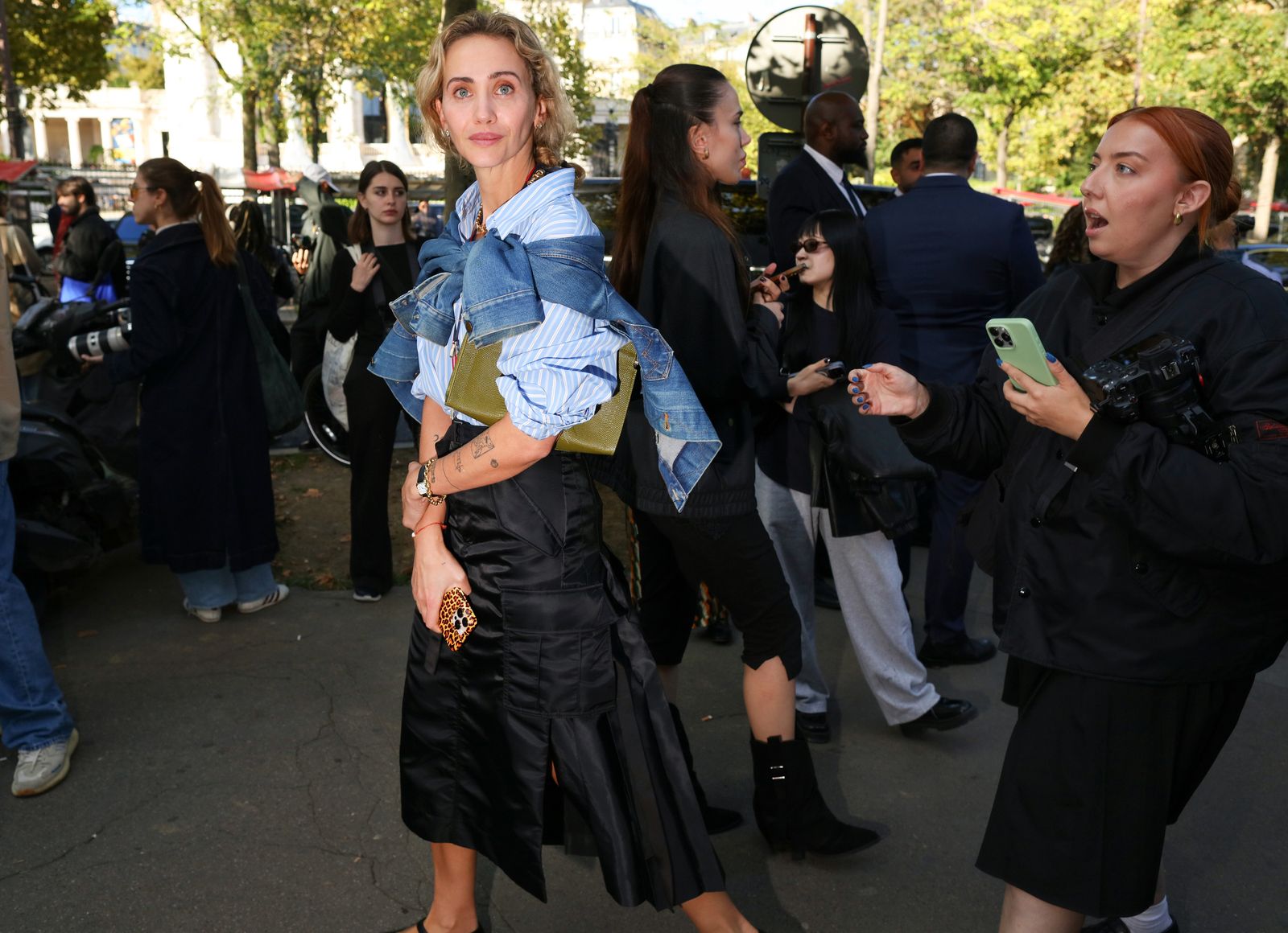 Paris Fashion Week proves that autumn street style is related to texture and printing