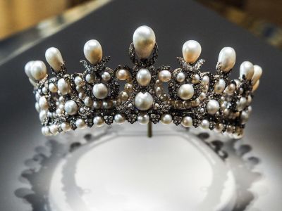 On May 20, 2021, Queen Eugenie's pearl crown was exhibited at the Apollo Gallery in Paris, France, which collects gems and diamonds from the French royal family. (Photo: Maeva Destombes/Hans Lucas, AFP) (Photo: MAEVA DESTOMBES/Hans Lucas/AFP via Getty Images)