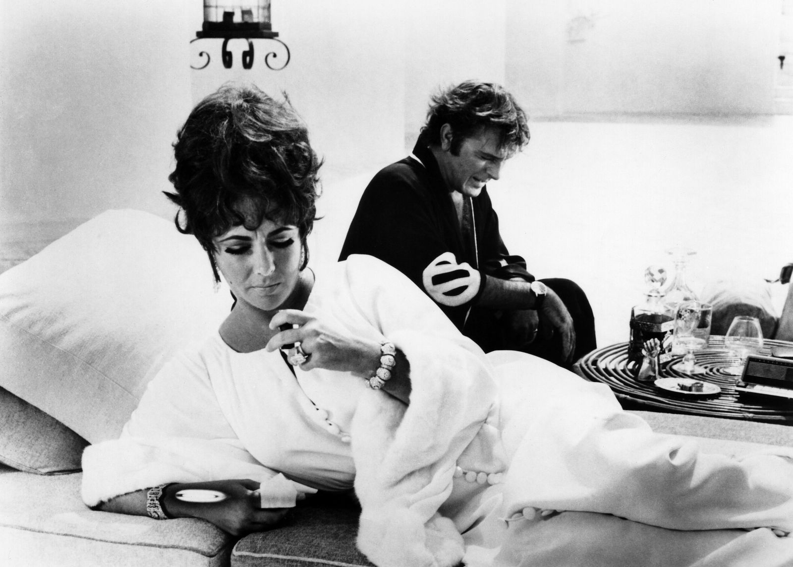 Elizabeth Taylor in London during the filming of The Guest of Honor in 1963. She wore a convertible brooch pendant…