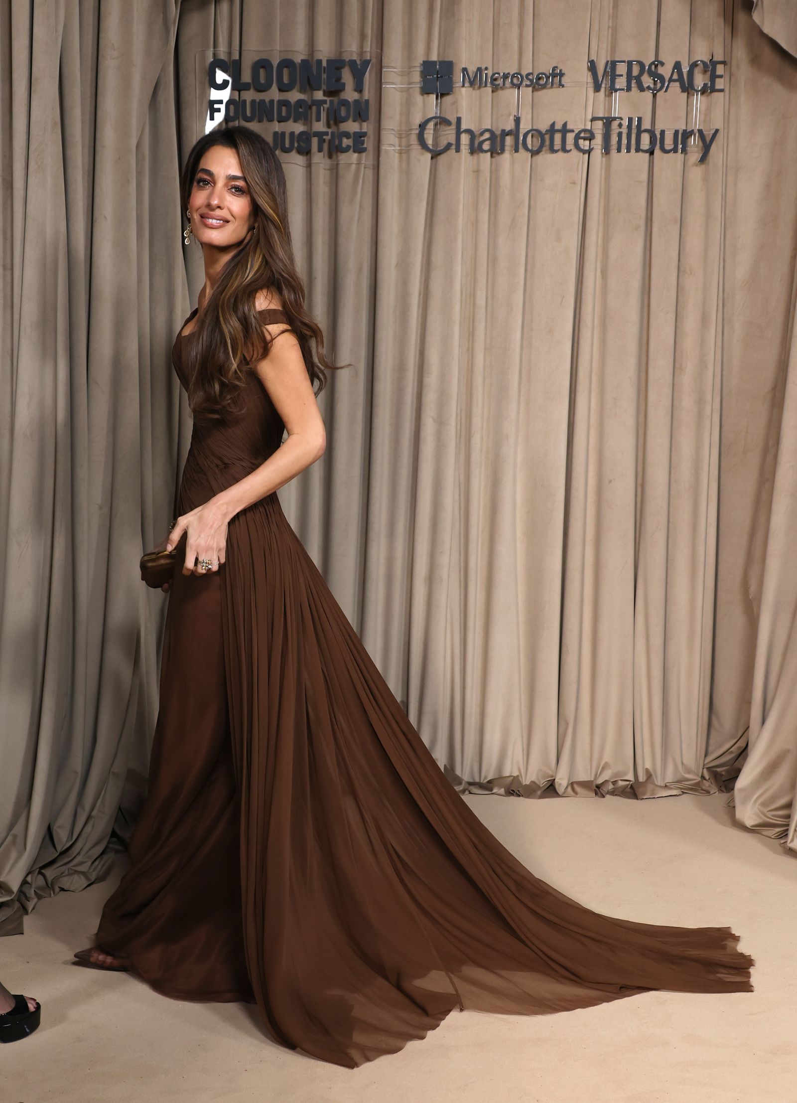 Amal Clooney gives her recognition of the biggest beauty trend in falling