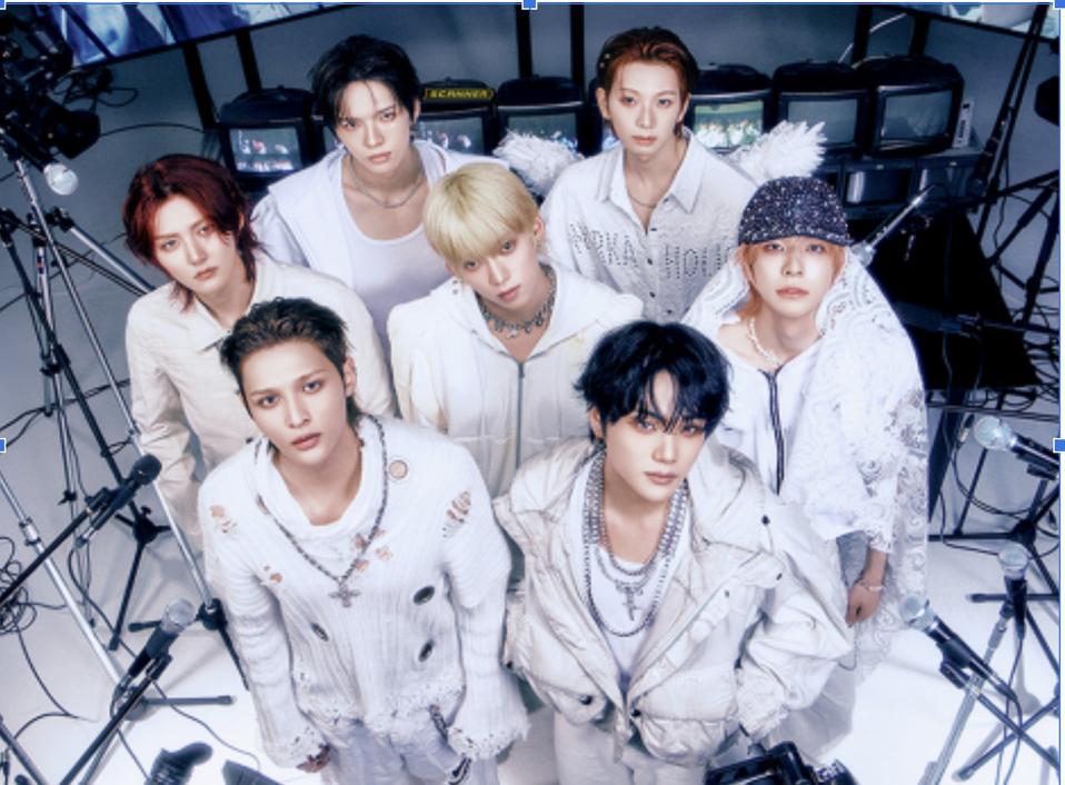 All seven members of Ampers & Onew.