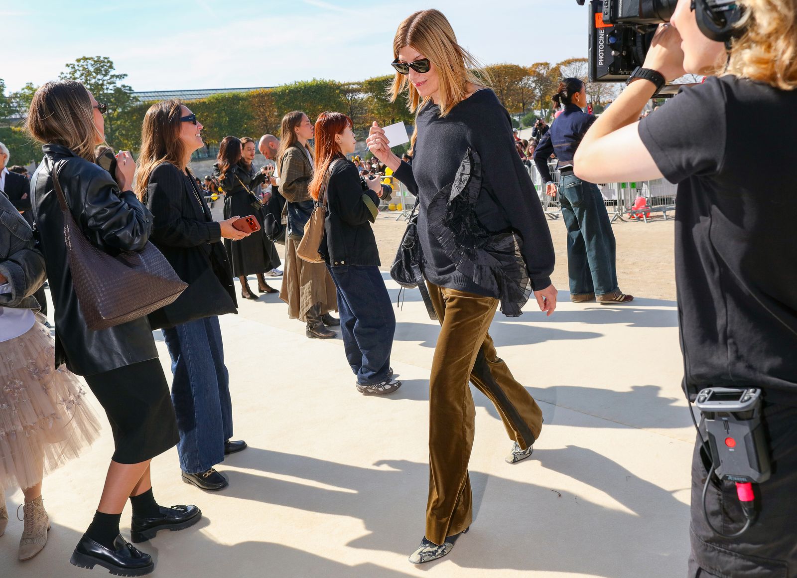 Paris Fashion Week proves that autumn street style is related to texture and printing