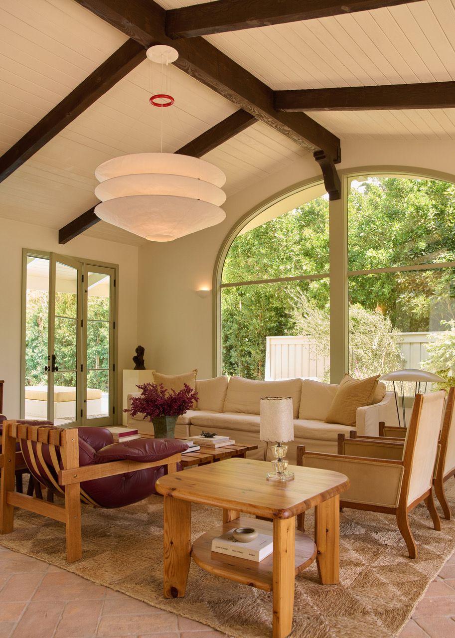 14 Interior Designers Recommend the Best Places to Buy Sofas