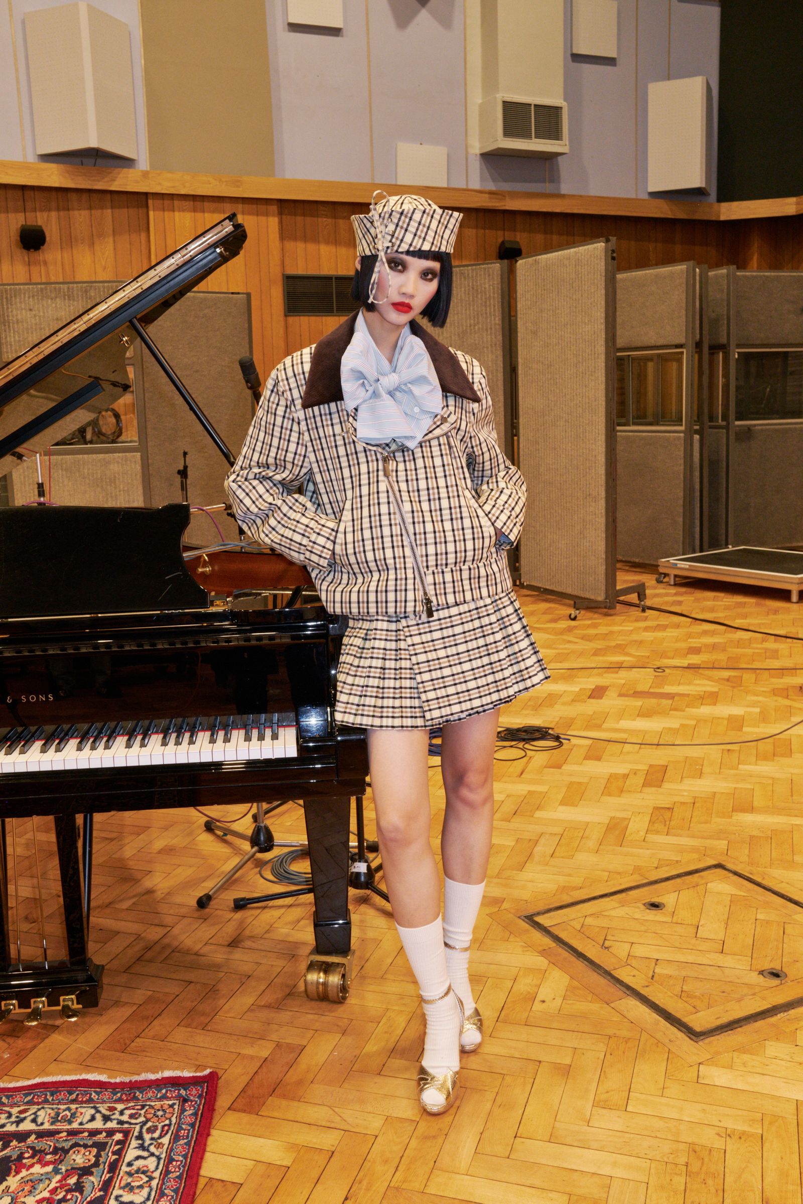 Image may contain Mo Wandan Keyboard Instrument Piano Home Decor Carpet People Interiors and Interior Design