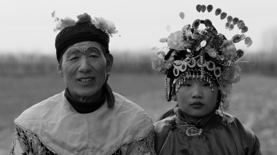 Black and white image of an old man and a child.