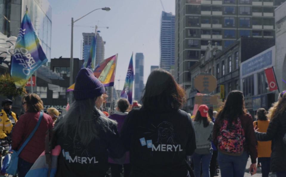 Wearing a Meryl sweatshirt during a parade in Seoul.