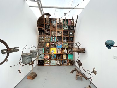 A device for collecting various water-related objects.