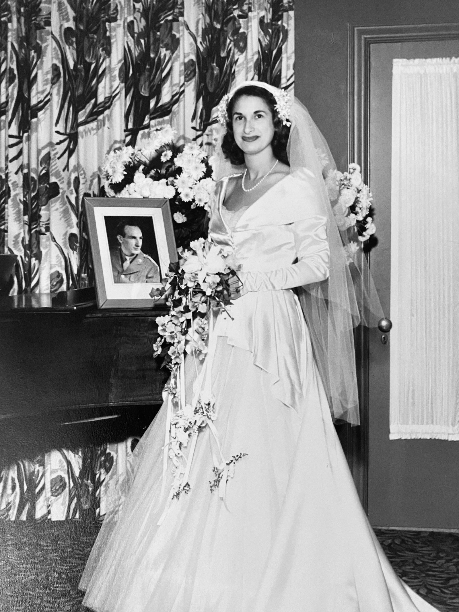 Image may contain Eric de Kuyper clothing, dresses, fashionable formalwear, wedding dresses and flowers