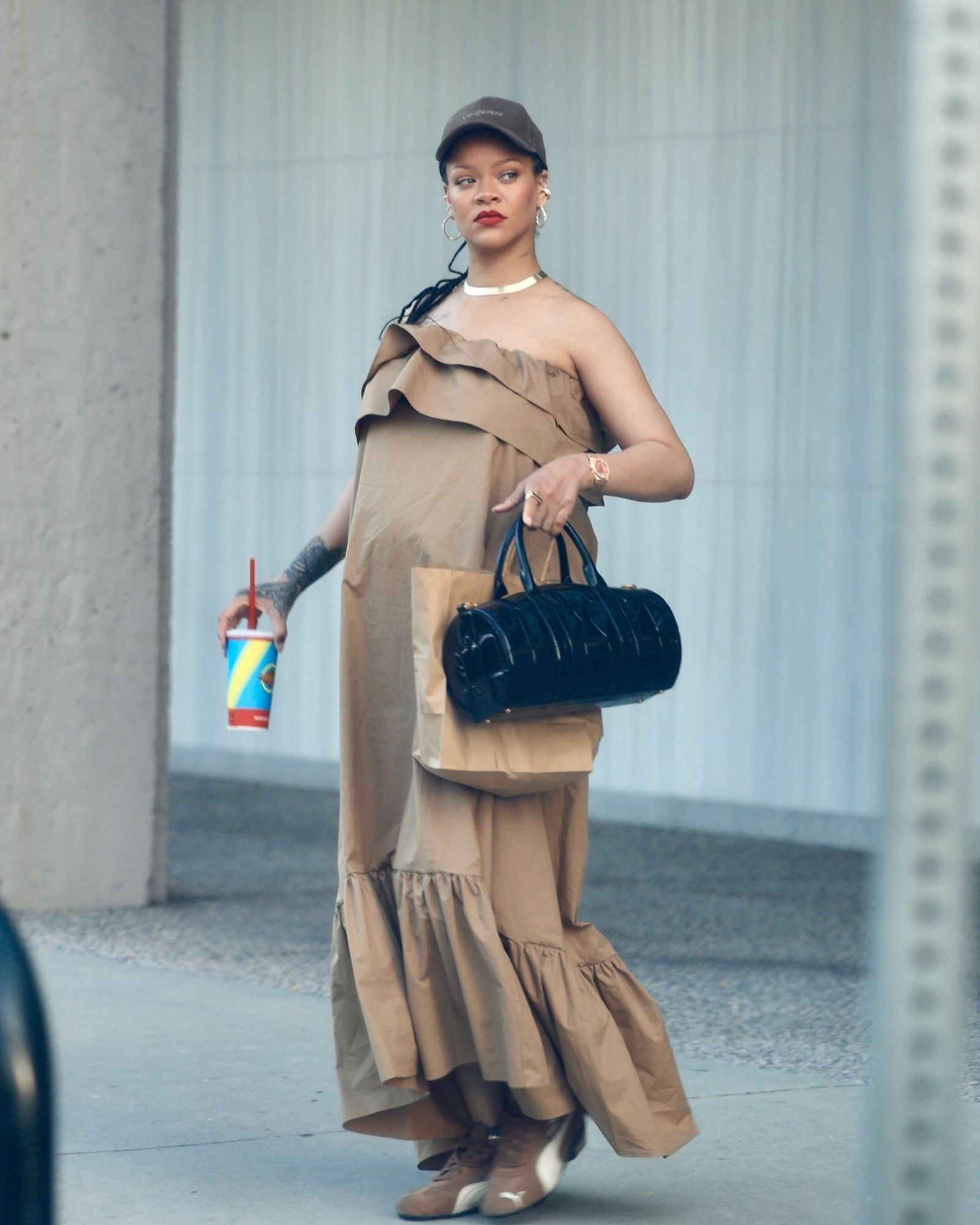 Los Angeles, CA Exclusive Site Must Ask for Price Pregnancy Cravings for Fat Burgers Rihanna continues to show off her…