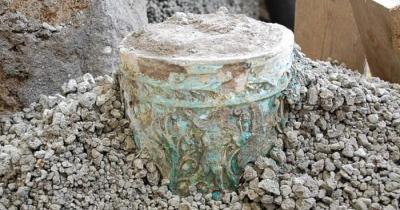 The situla (vase) found in the Thermopolium Regio V, Pompeii