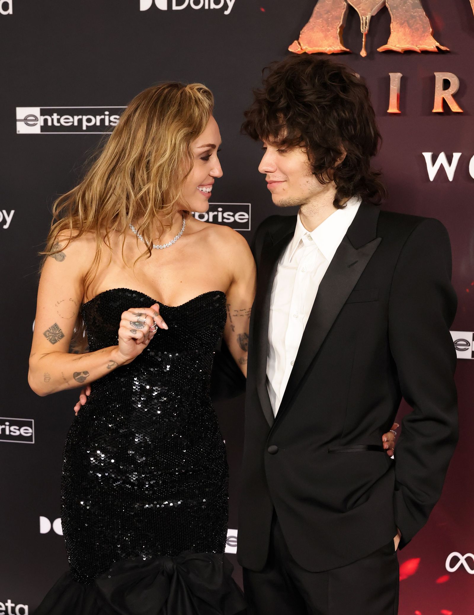 Image may contain Julian Casablancas Miley Cyrus Stylish Adult Premiere Formal Outfit Sets and Coats