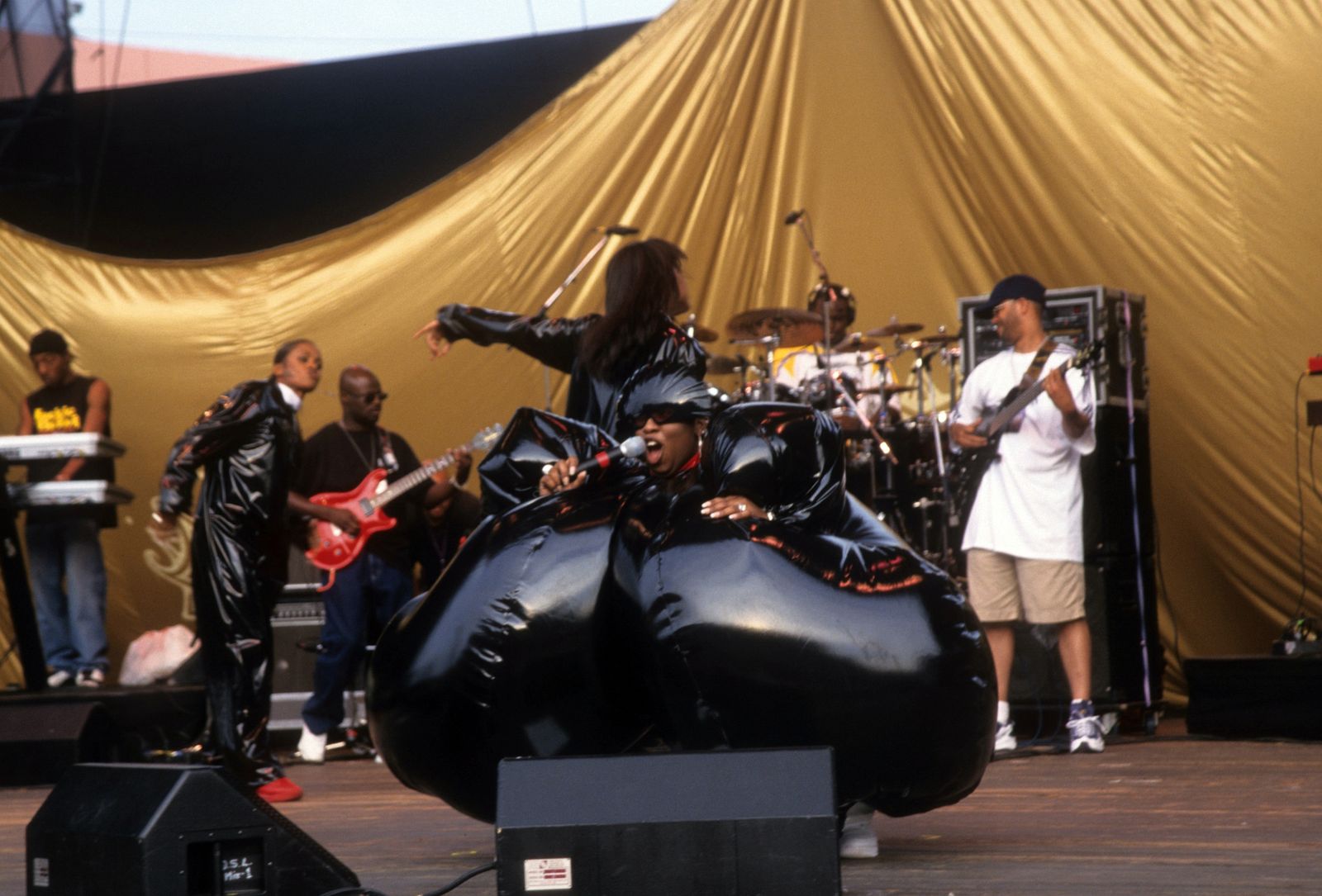Image may contain Missy Elliott Concert Crowd Guitar Instrument Adult and Group Performance