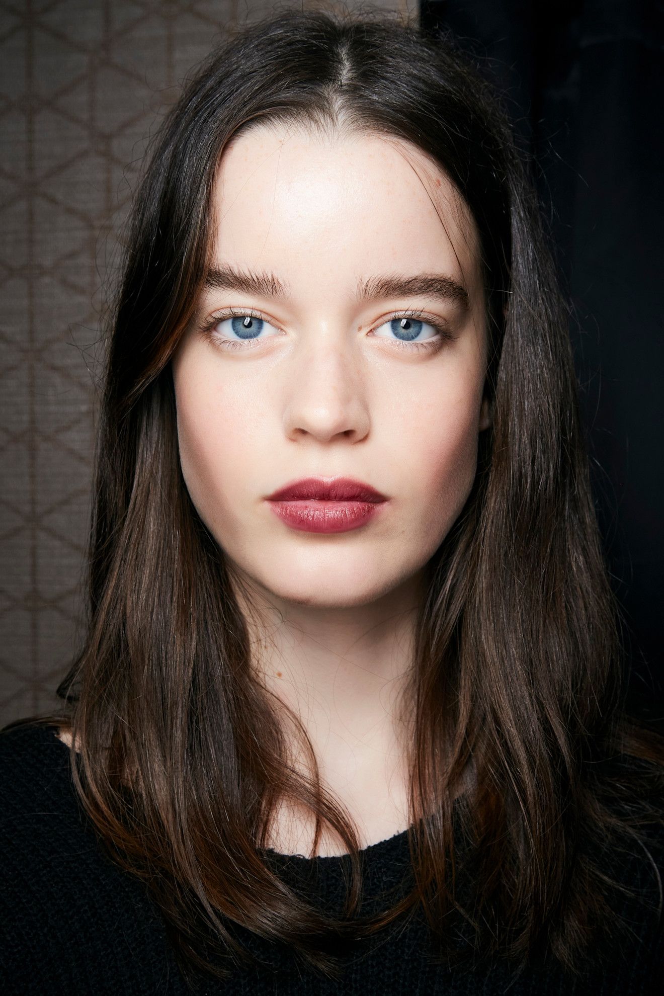 A blurred French lip is perfect for a New Year’s kiss and other occasions