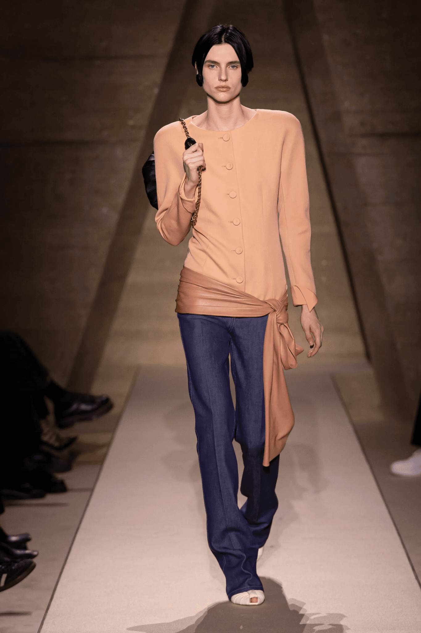 Pictures may contain fashionable clothing, long-sleeved shirts, adult cigarette pipes, face pants, and jackets