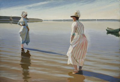 In summer, two women wearing long skirts stood on the beach, raising their skirts.