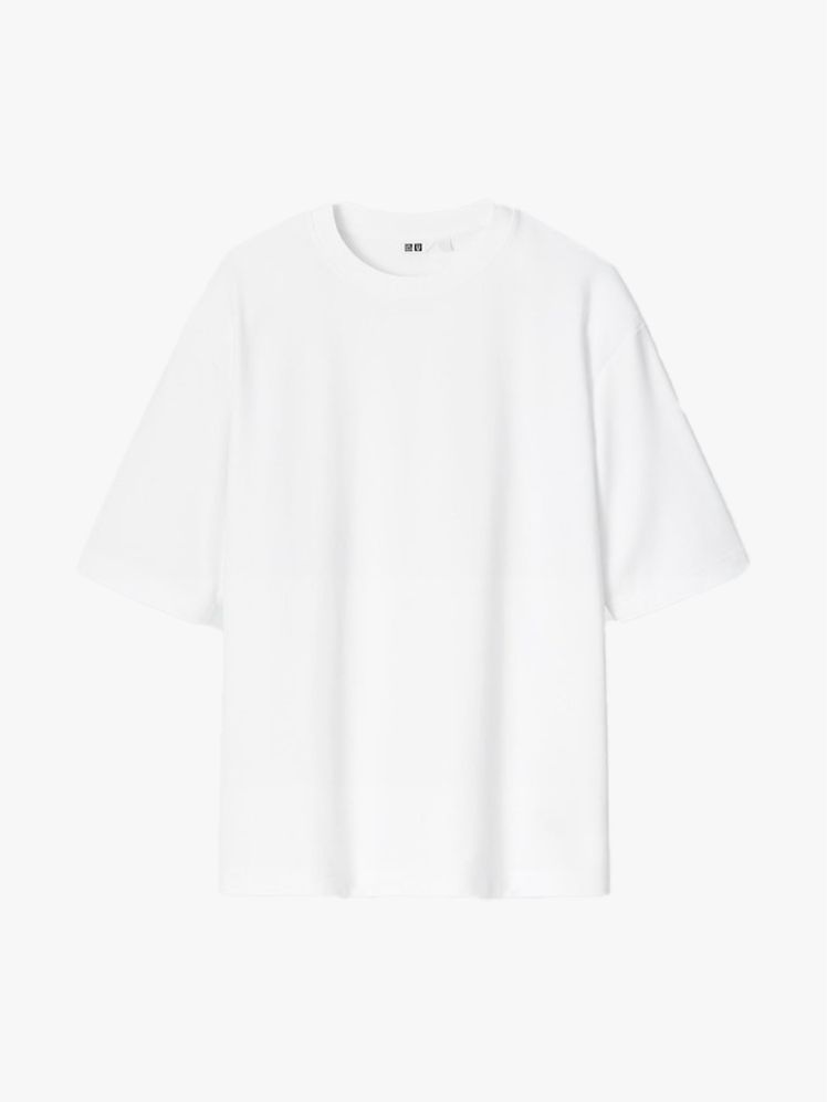 Image may contain: clothes, t-shirt, long sleeves, sleeves and shirt