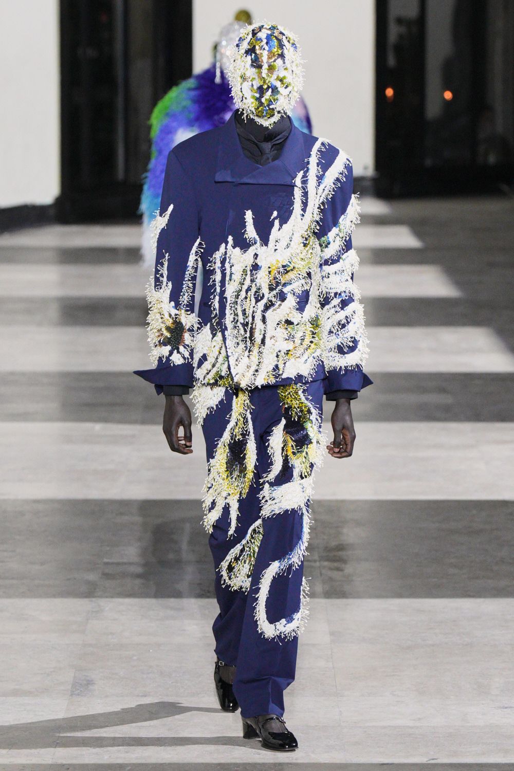 Image may contain carnival figures, costumes, coats, crowds, carnivals and parades