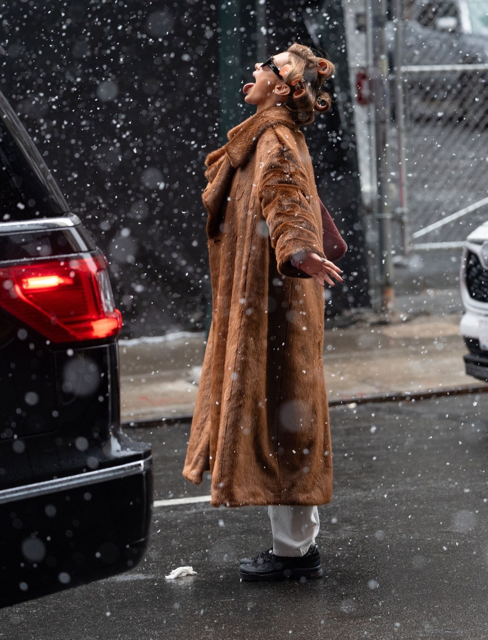 NEW YORK EXCLUSIVE Bella Hadid was spotted arriving for a photo shoot in New York on a snowy afternoon. Wearing mango fake...