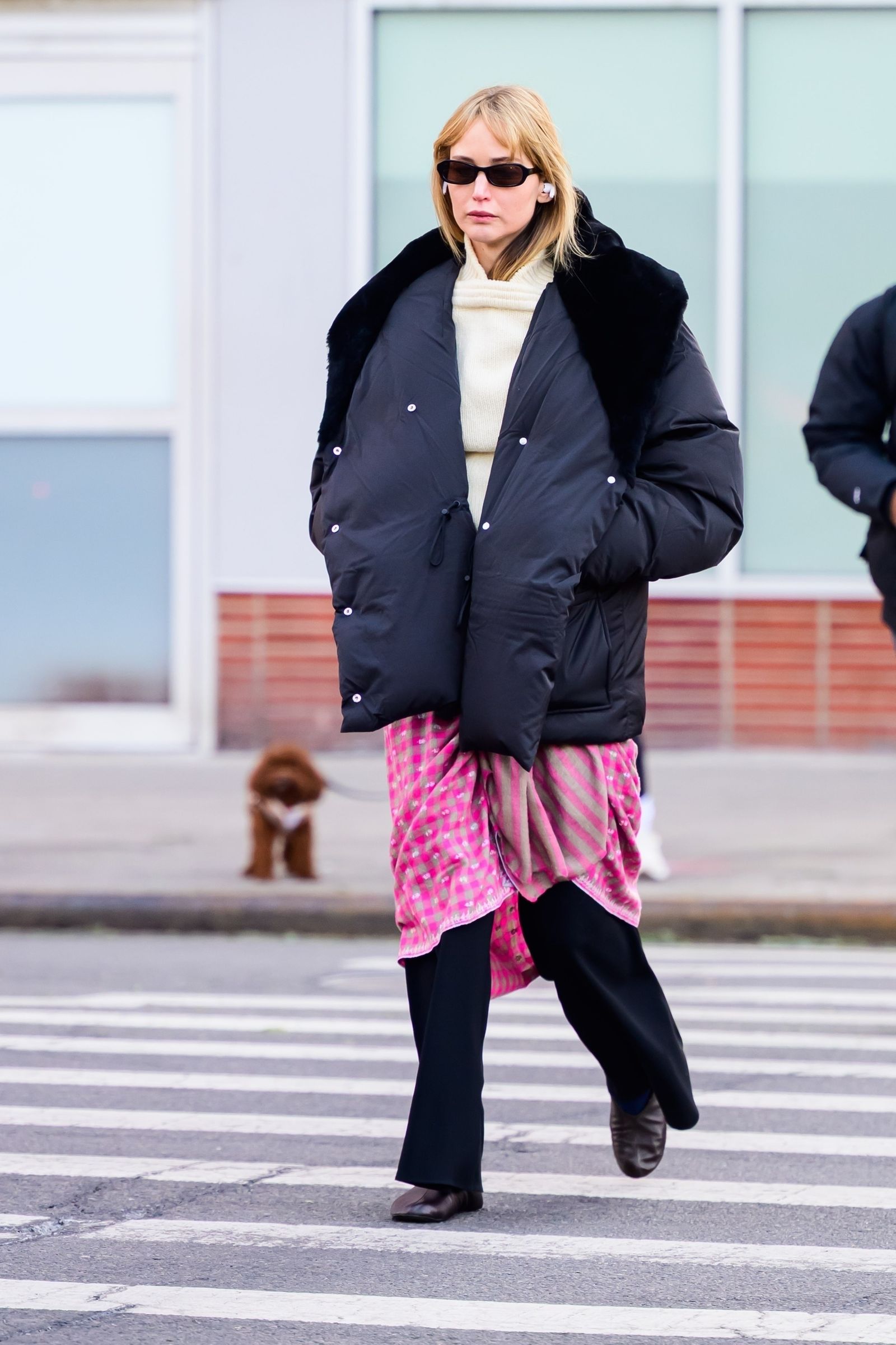 NEW YORK EXCLUSIVE New York actress Jennifer Lawrence slipped into yet another winter ensemble while out and about in New York this morning. As shown in the picture...