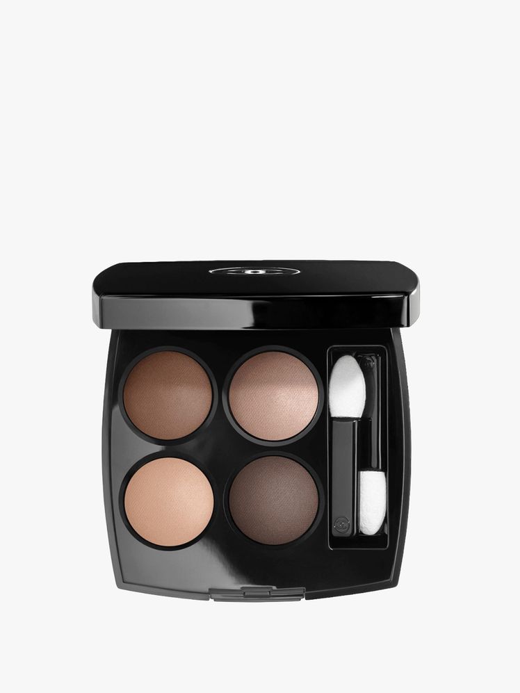 Image may contain: head, person, face, cosmetics, makeup and lipstick