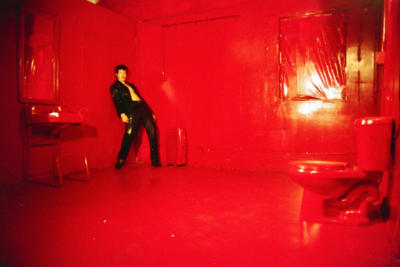 Munna dances on the wall.