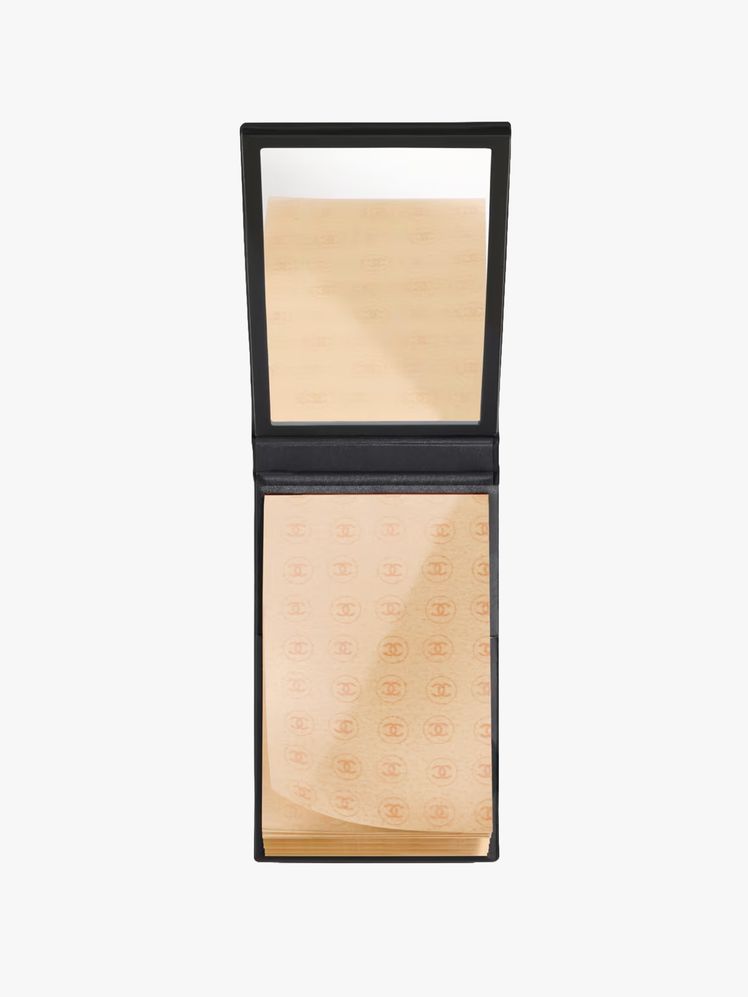 Image may contain: head, person, face, cosmetics, makeup and facial makeup