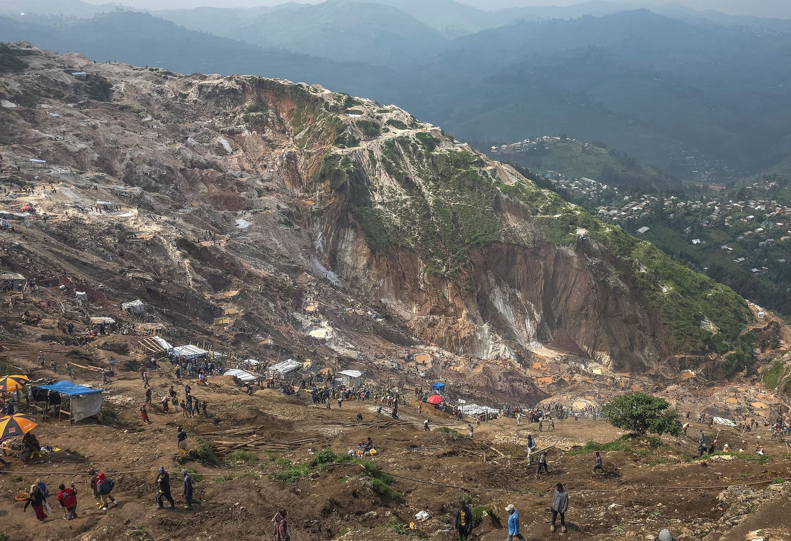 An open-pit coltan mine in Rubaya produces 15 to 30% of the world's coltan supply.