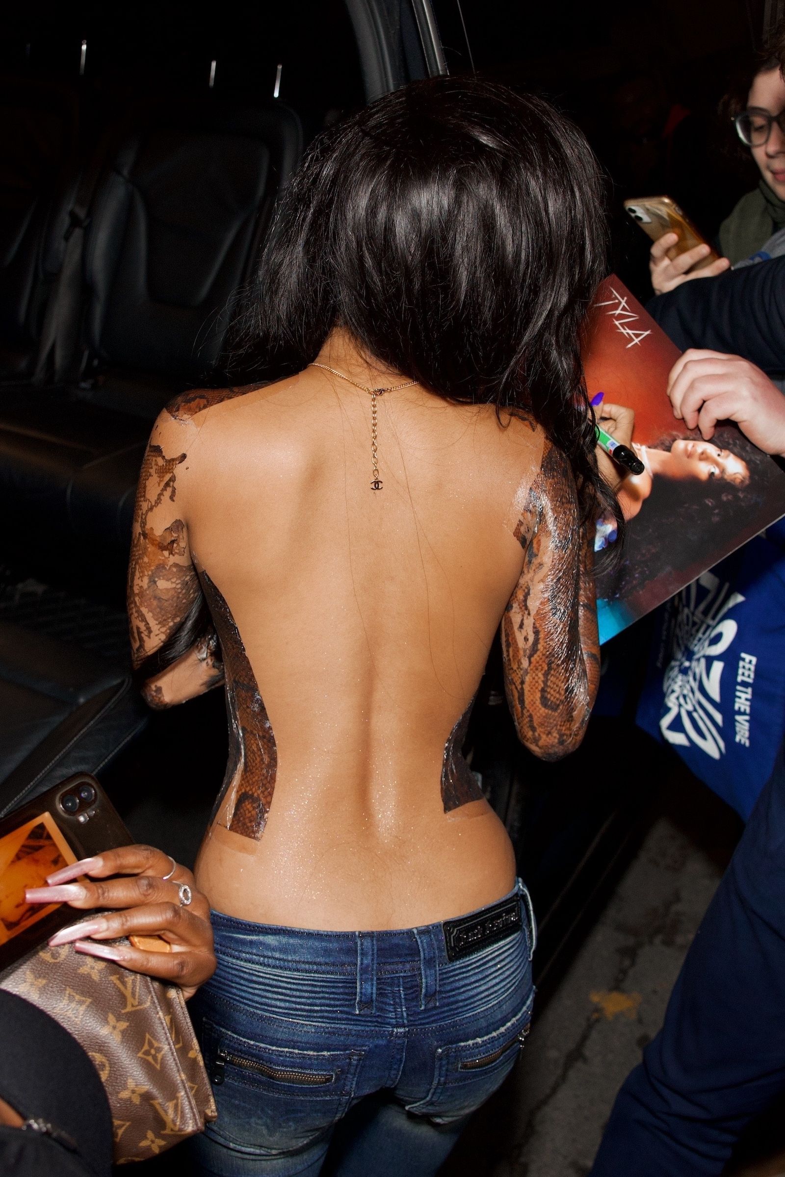 PARIS, France Singer Tyla turned heads while out and about in Paris on Tuesday night. The South African beauty chose...